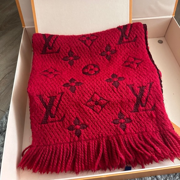 Authentic Louis Vuitton Red LOGOMANIA Scarf - Picture 8 of 13